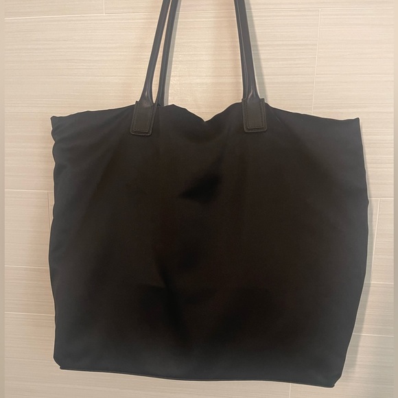 This original one of a kind Krizia bag was only carried on runway fashion. - Picture 2 of 10